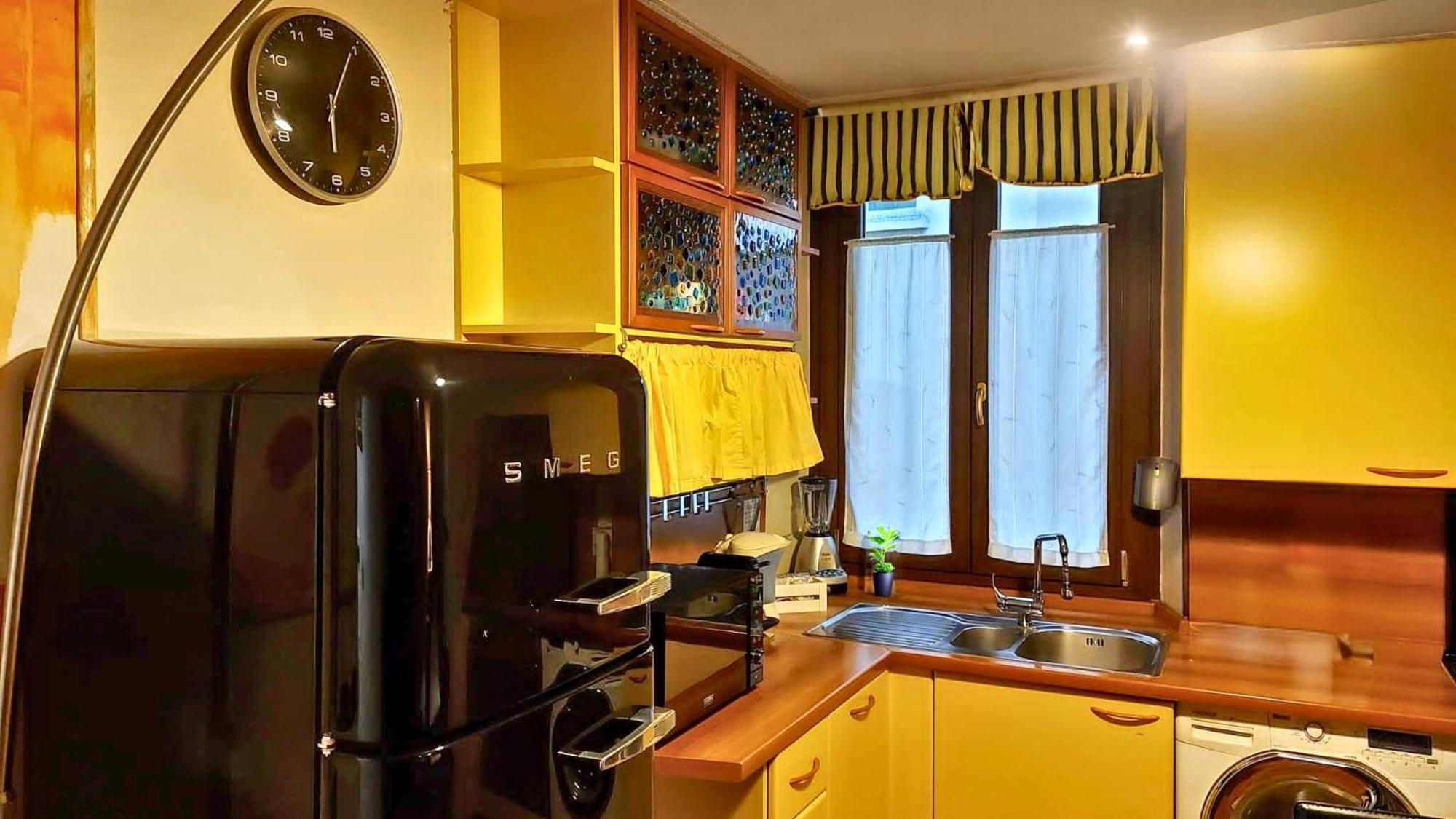 Vfh Stylish Boutique Apartment-City Center Милано Екстериор снимка