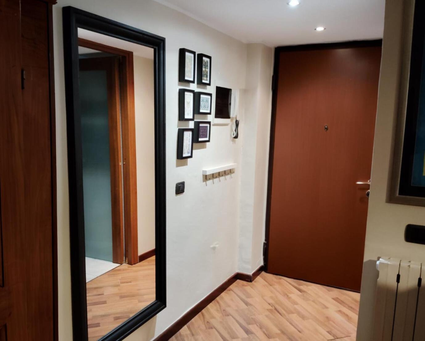 Vfh Stylish Boutique Apartment-City Center Милано Екстериор снимка